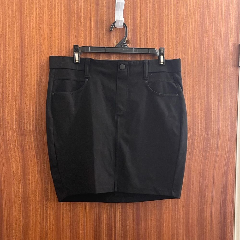 Short, stretchy pencil skirt